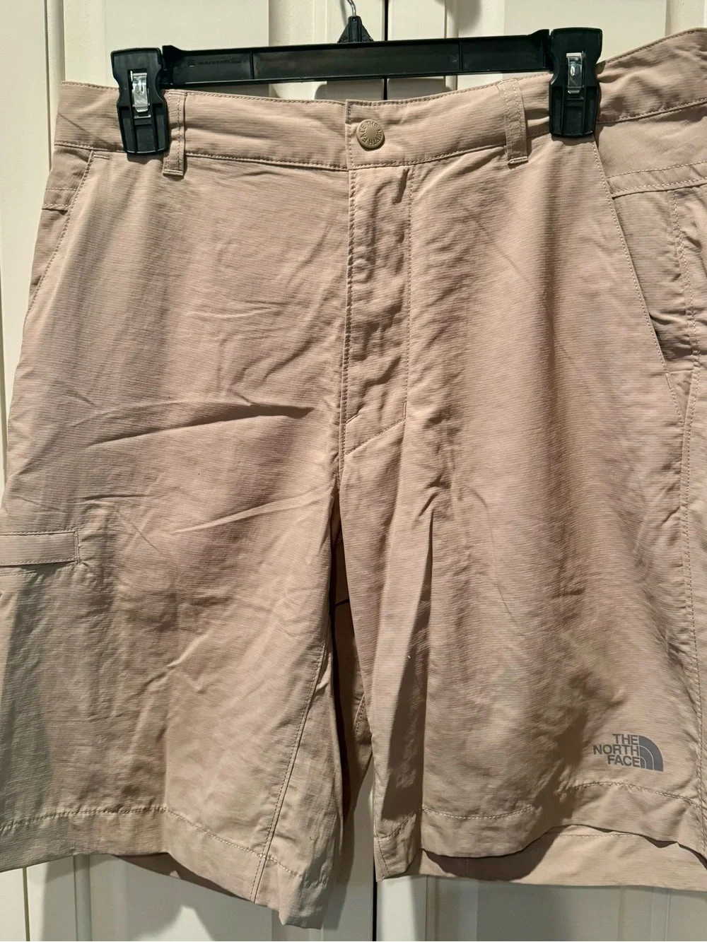 The North Face Men's 10” Performance Khaki Shorts with Logo - Size 32